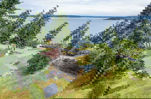 Foto 1 - Camano Vista Paradise by Avantstay Private Beach