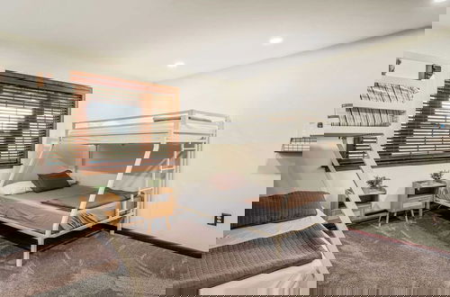 Foto 28 - Sky View Chalet by Avantstay Stunning Interior, Spacious Deck, Hot Tub, & View