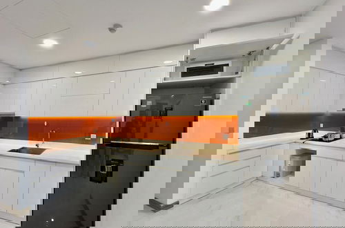 Foto 4 - DongDong Apartment in Sunwah Pearl