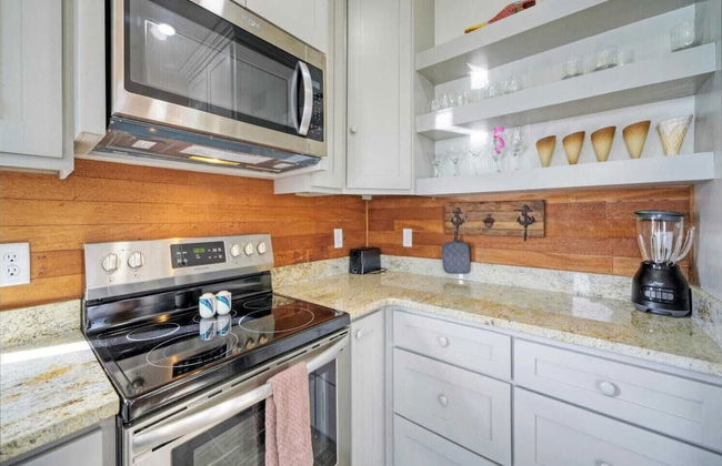 Waterfront w/ Bay Views, Shared Pool & Boat Dock Marlin Madness by Avantstay - Foto 14