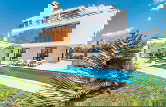 Photo 1 - Luxury Villa With Pool and sea View