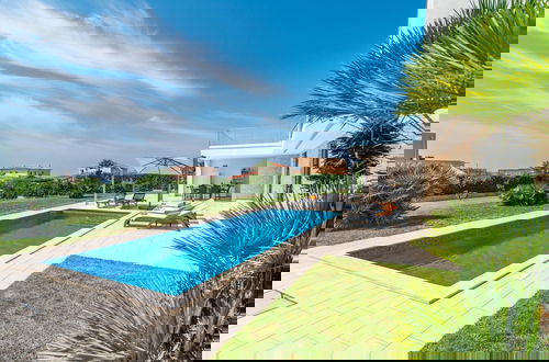 Foto 15 - Luxury Villa With Pool and sea View