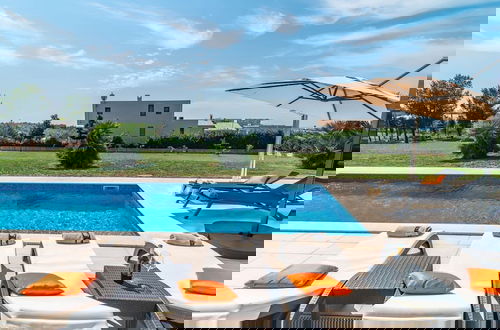 Foto 19 - Luxury Villa With Pool and sea View