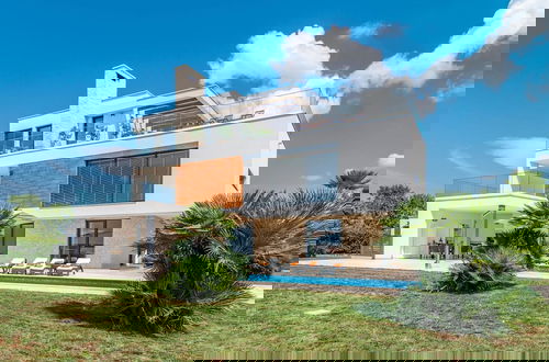 Foto 16 - Luxury Villa With Pool and sea View