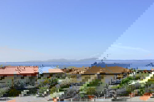 Photo 22 - Apartment in Lazise With Lake View Balcony