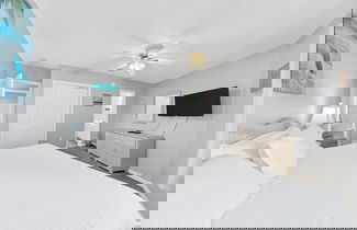 Foto 2 - Crystal Village II, Unit 18A
