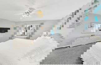 Foto 3 - Crystal Village II, Unit 18A