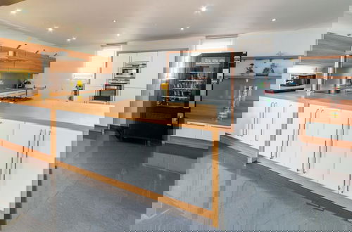 Foto 10 - Modern Holiday Home in Verviers With Indoor Pool