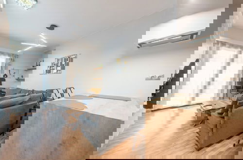 Foto 16 - Newly Renovated Loft by Cloudkeys