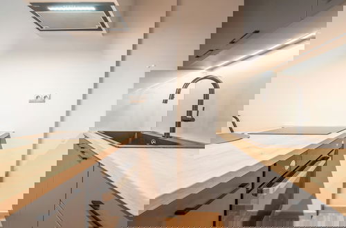 Foto 9 - Newly Renovated Loft by Cloudkeys