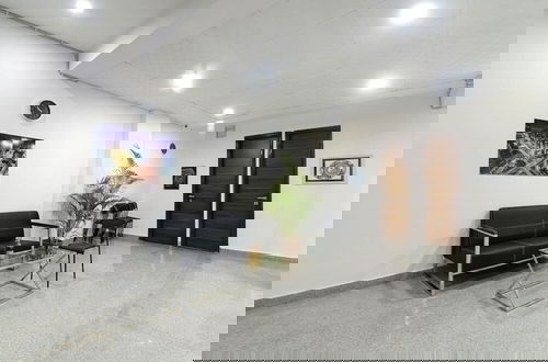 Foto 50 - Glamorous 1 Bhk Apartment w Balcony Gym
