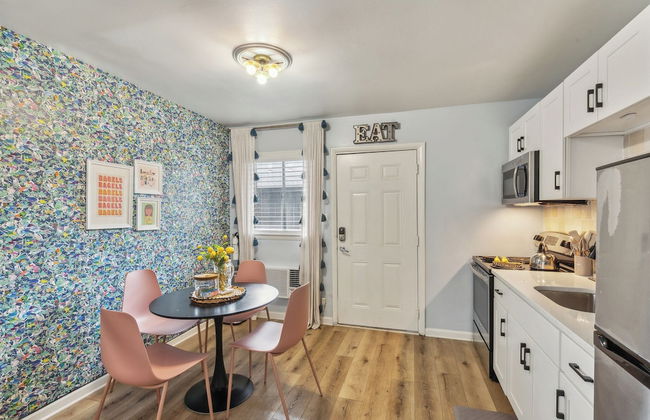 Trendy Studio for 4 w/ Community Pool! - Foto 6