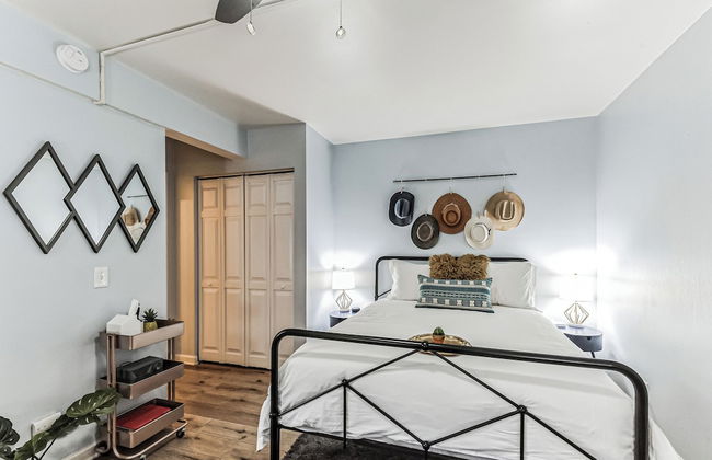 Trendy Studio for 4 w/ Community Pool! - Foto 4