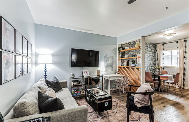 Trendy Studio for 4 w/ Community Pool! - Foto 1