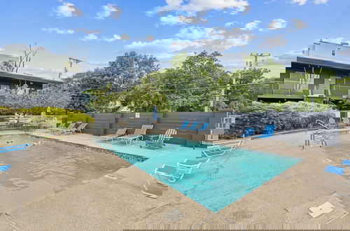 Foto 15 - Trendy Studio for 4 w/ Community Pool!