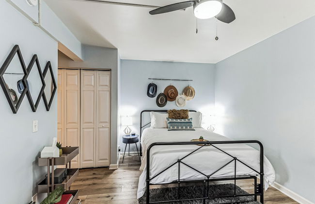 Trendy Studio for 4 w/ Community Pool! - Foto 5