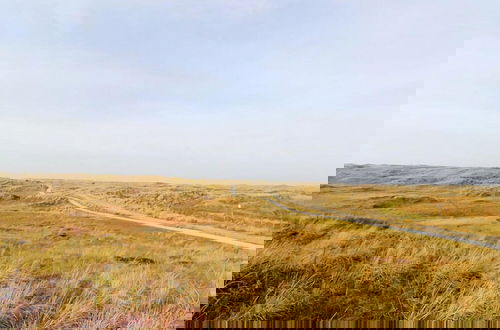 Foto 21 - Inviting Dune Chalet in Hollum Near Golf Course