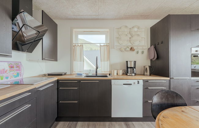 Cozy Family Home In Vestmanna - Photo 9