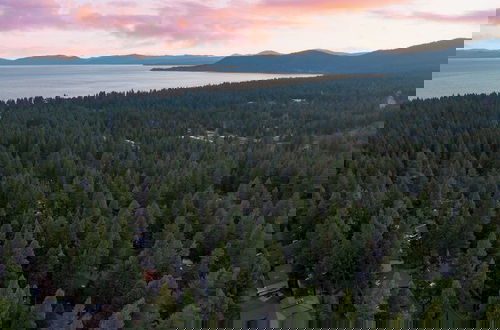 Foto 36 - Tahoe Dreamin by Avantstay Central Location