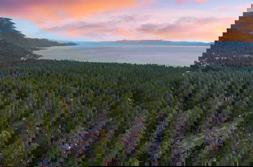 Foto 37 - Tahoe Dreamin by Avantstay Central Location