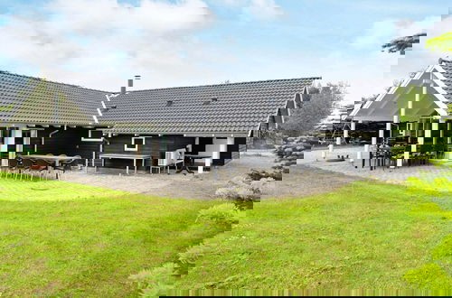 Foto 1 - 12 Person Holiday Home in Vaeggerlose