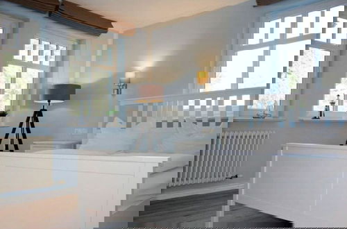 Foto 2 - Comfy Apartment With 1 Bedroom and Balcony 134