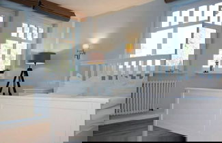 Foto 2 - Comfy Apartment With 1 Bedroom and Balcony 134