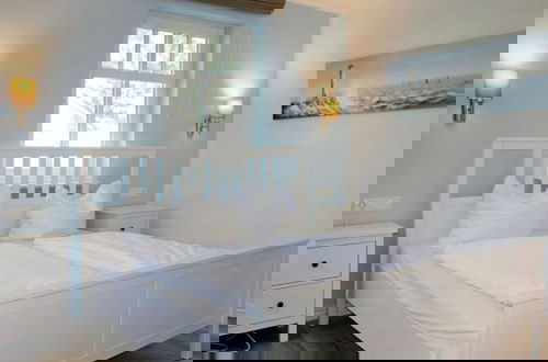 Foto 3 - Comfy Apartment With 1 Bedroom and Balcony 134