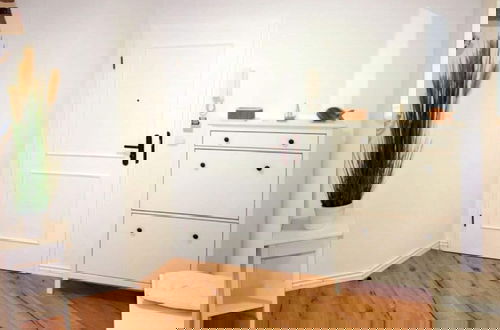 Foto 1 - Comfy Apartment With 1 Bedroom and Balcony 134