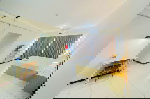 Foto 2 - Restful Studio (No Kitchen) At Grand Palace Kemayoran Apartment (Free Ipl & Utilities)