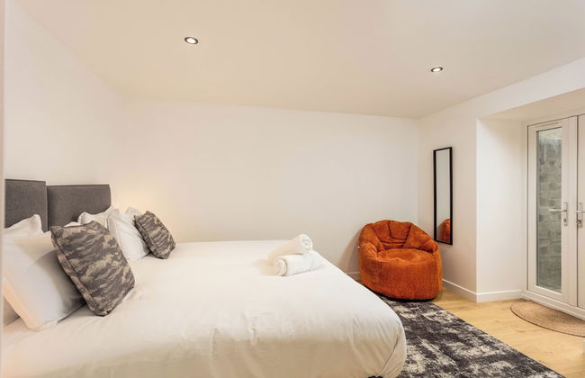 Wellington Lodge - Donnini Apartments - Photo 2