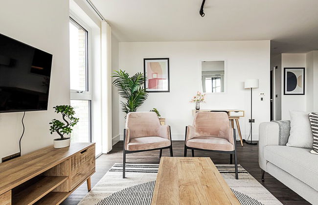 Chic and Sleek Sky-high Apartment - Foto 13