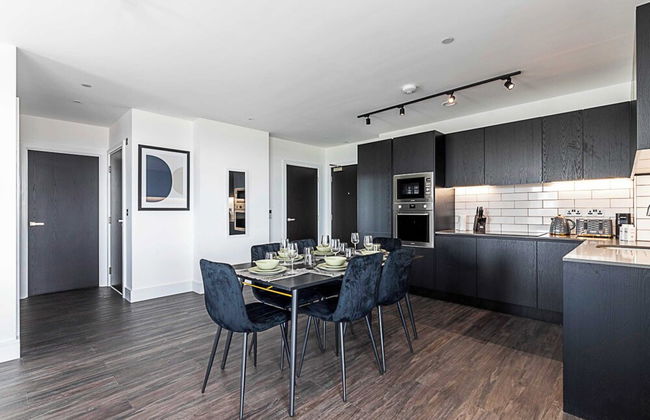 Chic and Sleek Sky-high Apartment - Foto 10