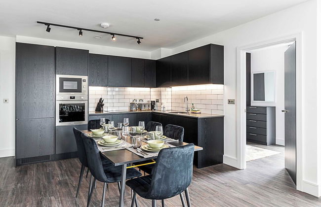 Chic and Sleek Sky-high Apartment - Foto 12