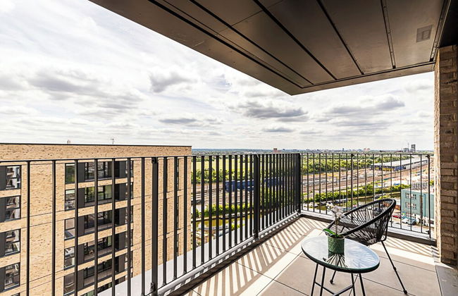 Chic and Sleek Sky-high Apartment - Foto 23