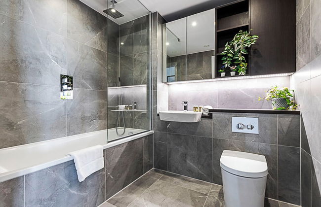 Chic and Sleek Sky-high Apartment - Foto 16