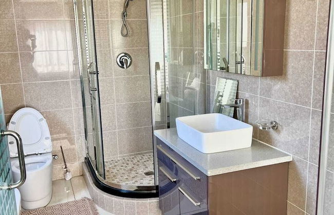 3-bedroom Luxury Apartment - Photo 10