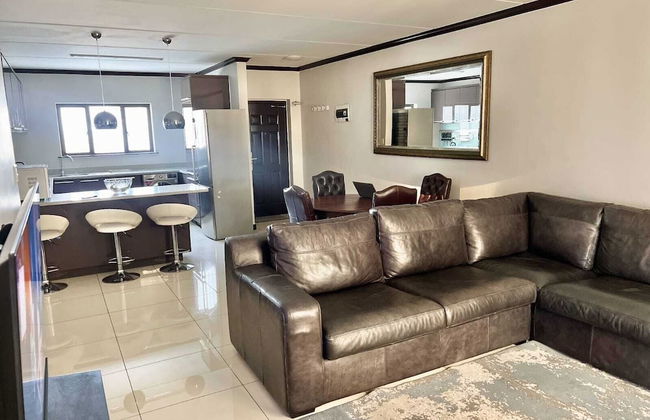 3-bedroom Luxury Apartment - Photo 15