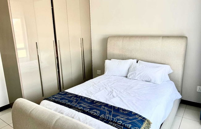 3-bedroom Luxury Apartment - Photo 2