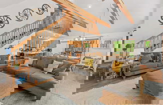 Foto 3 - Tawny and Peaceful Game Room, Firepit, Patio/deck, Workspace