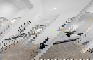 Foto 3 - Luxury Modern Villa w/ Pool, Jacuzzi & Amenities!