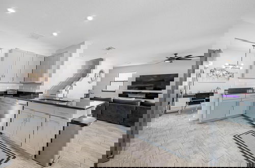 Foto 27 - Luxury Modern Villa w/ Pool, Jacuzzi & Amenities!