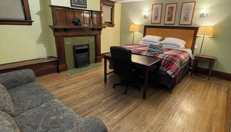 Photo 1 - West Broadway guesthouse