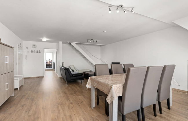 Beautiful Apartment Near Center - Photo 11