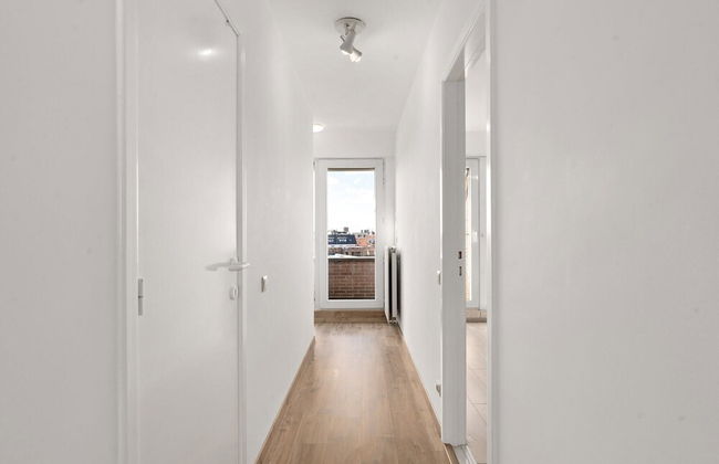 Beautiful Apartment Near Center - Photo 2