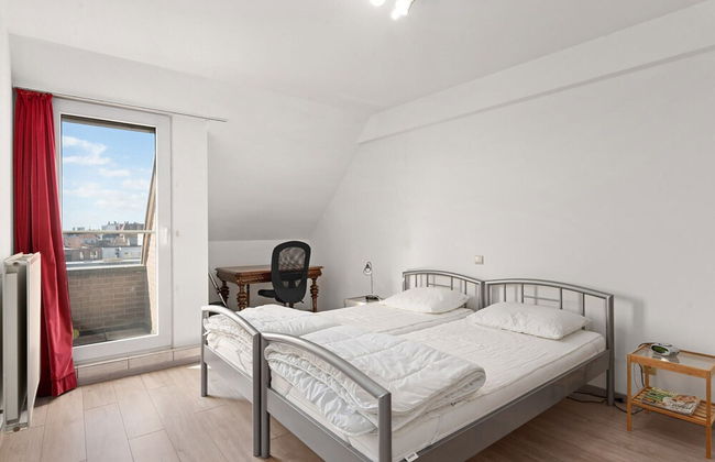Beautiful Apartment Near Center - Photo 3