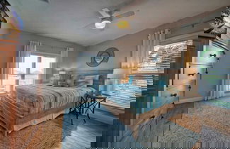 Foto 3 - Moxy's Beach House by Avantstay Pool + Views
