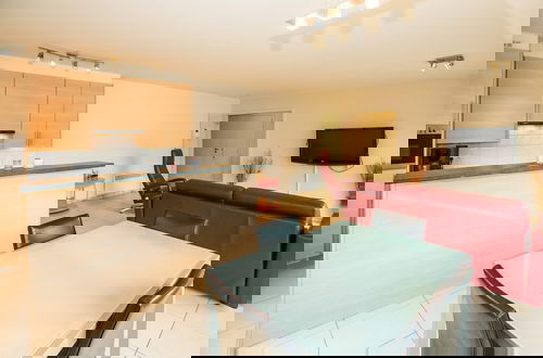 Foto 12 - Bright Apartment With Terrace
