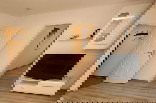 Photo 18 - Cosy Apartment in Essen With Balcony