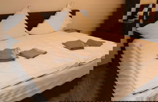 Photo 3 - Cosy Apartment in Essen With Balcony